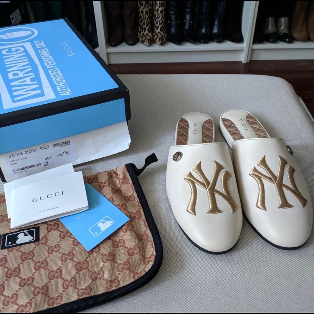 GUCCI Ivory Gold New York Yankees slides mules